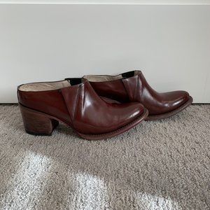 Cute burgundy Freebird clog boots size 8